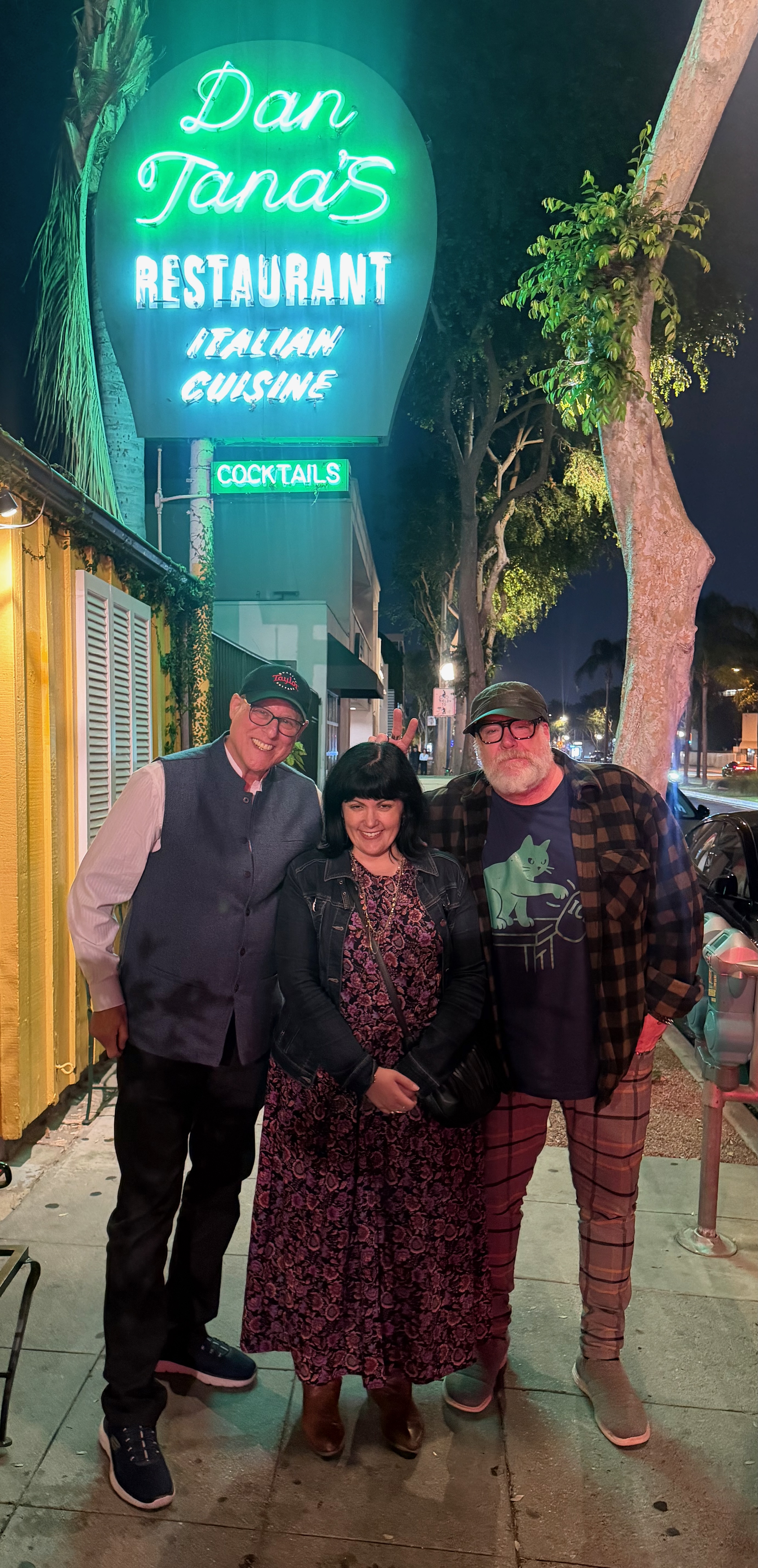 Had a super fun dinner in West Hollywood, CA with Pandora's Michelle Solomon and Andee Connors from the Pandora AMP team.